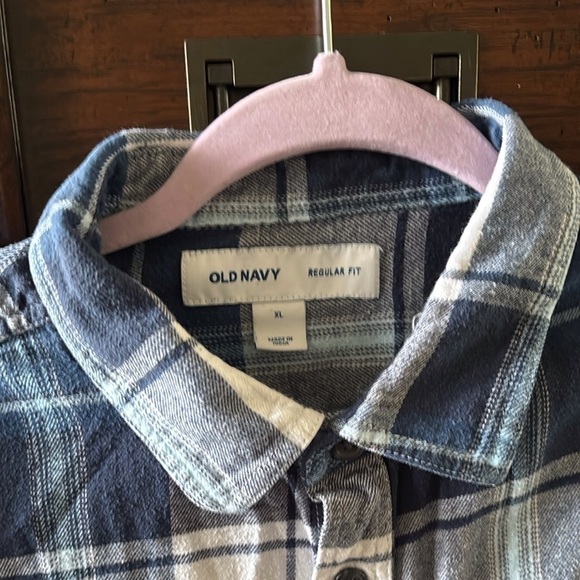 Old Navy Men's Blue and White Plaid Shirt in size XL - Picture 3 of 4